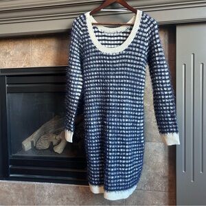 VERO MODA Navy & White Incredibly Soft Fuzzy Midi Sweater Dress. Size medium